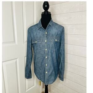 American Eagle Outfitters Men's Classic Fit Denim Shirt Blue Long Sleeve Size S